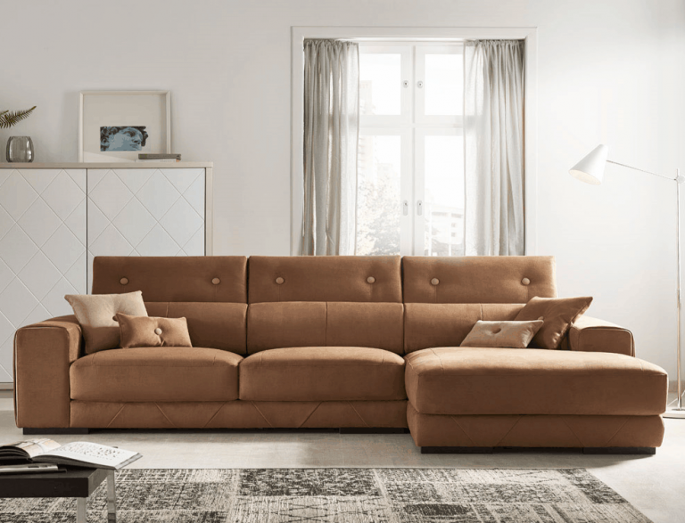 Sofá tapizado marrón